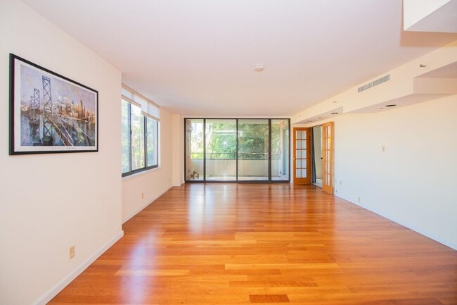 Building Photo - 101 Lombard St