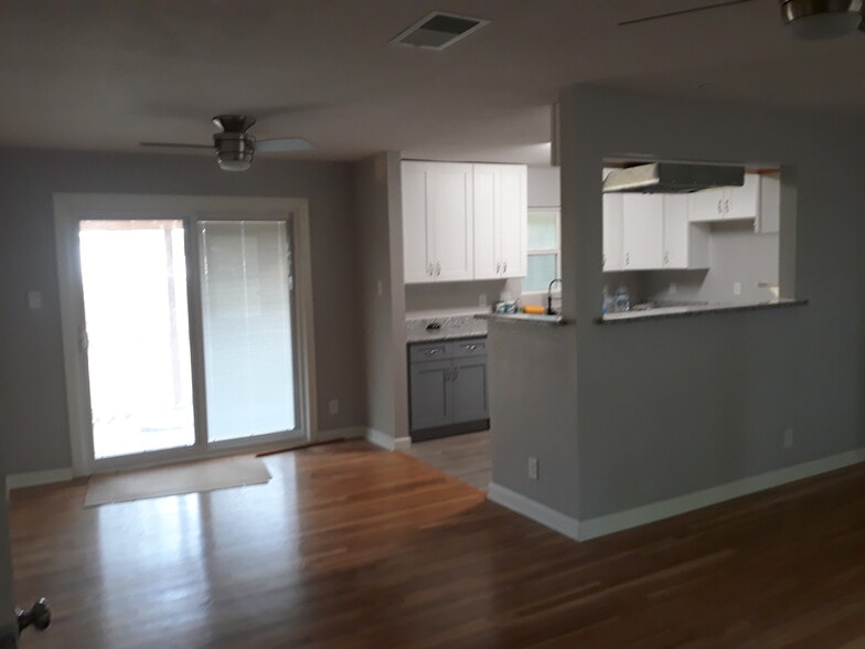 Building Photo - 319 Sumner Dr