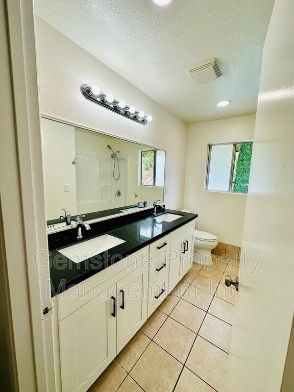 Building Photo - 5233 Countryside Dr