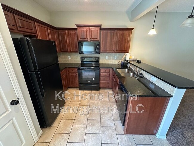 Building Photo - 1610 N 127th St