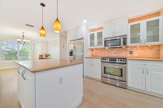 Building Photo - **Direct Gulf Access Pool Home! 4 BED/3 BA...