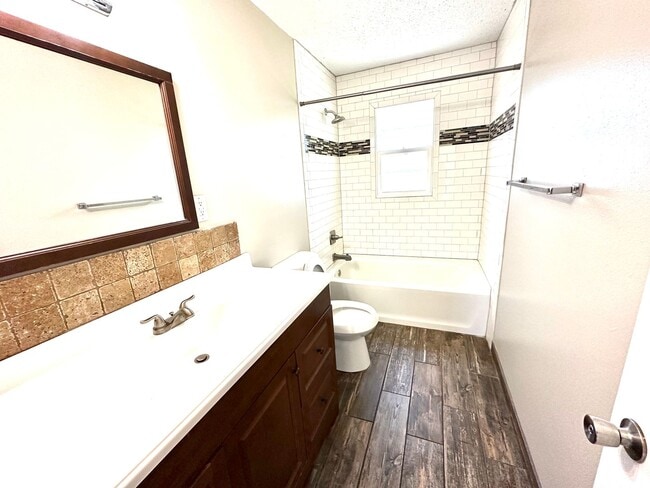 Building Photo - Updated 3-Bed Home with Garage & Fenced Ya...
