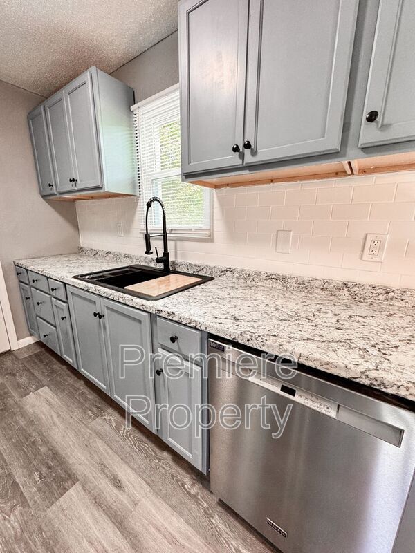 Building Photo - 103 N Cogan Ln