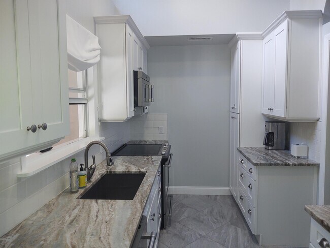 Building Photo - 1403 Indian River Ave