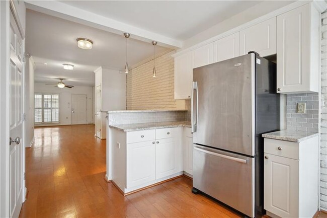 Building Photo - 3675 Peachtree Rd NE