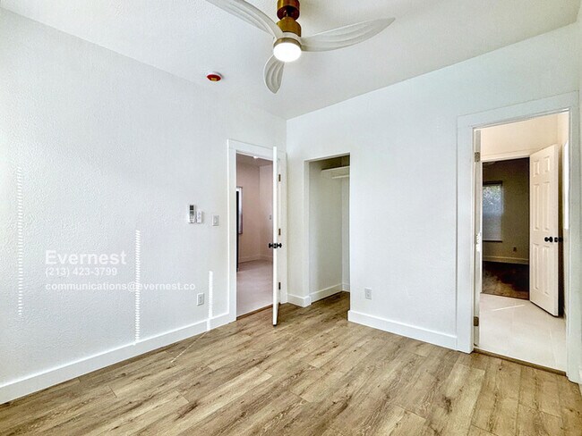 Building Photo - Lovely 2-Bedroom Duplex with Modern Comfor...