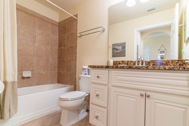 Building Photo - Furnished Annual -  2BR/2BA Second Floor c...