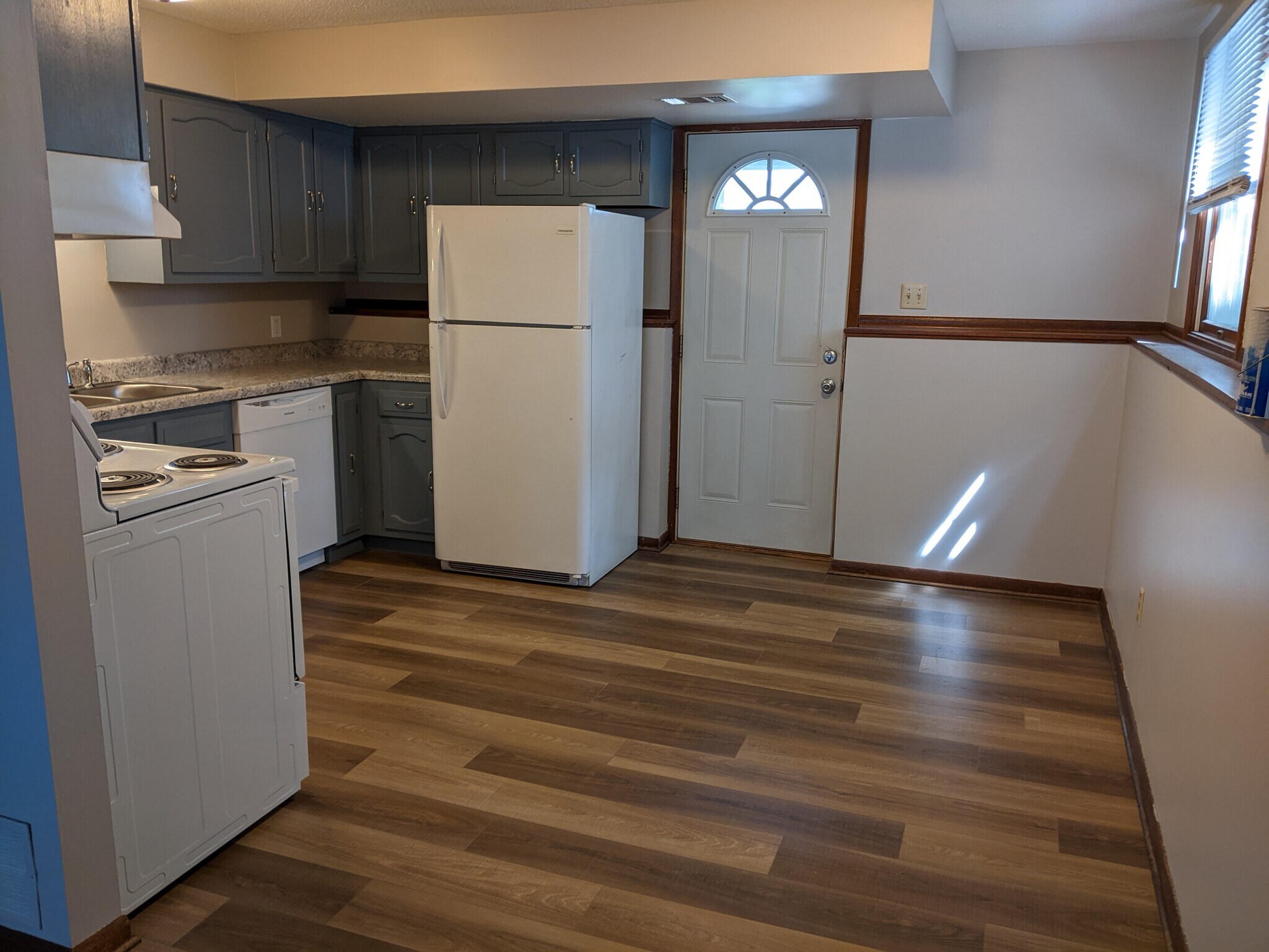 Building Photo - 303 N 6th St