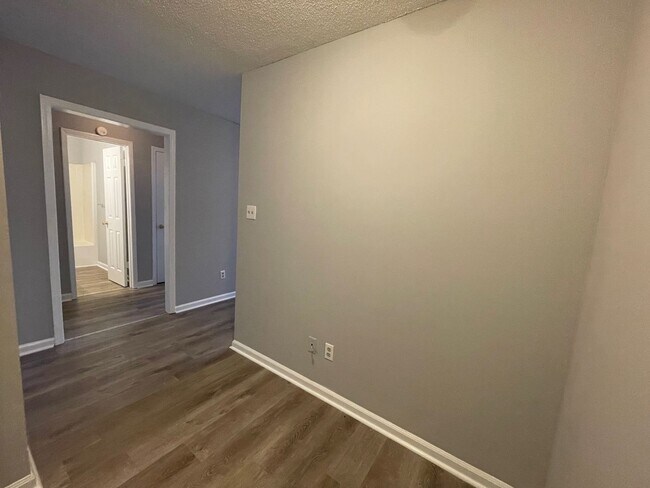 Building Photo - 01022