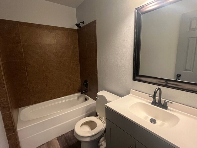 Building Photo - 1207 S Hartford Ave