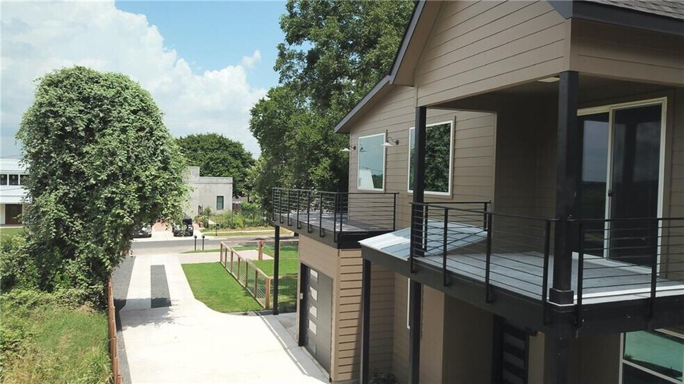 Building Photo - 6217 Clovis St