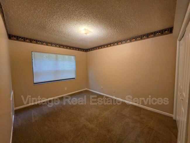 Building Photo - 4604 Landscape Dr