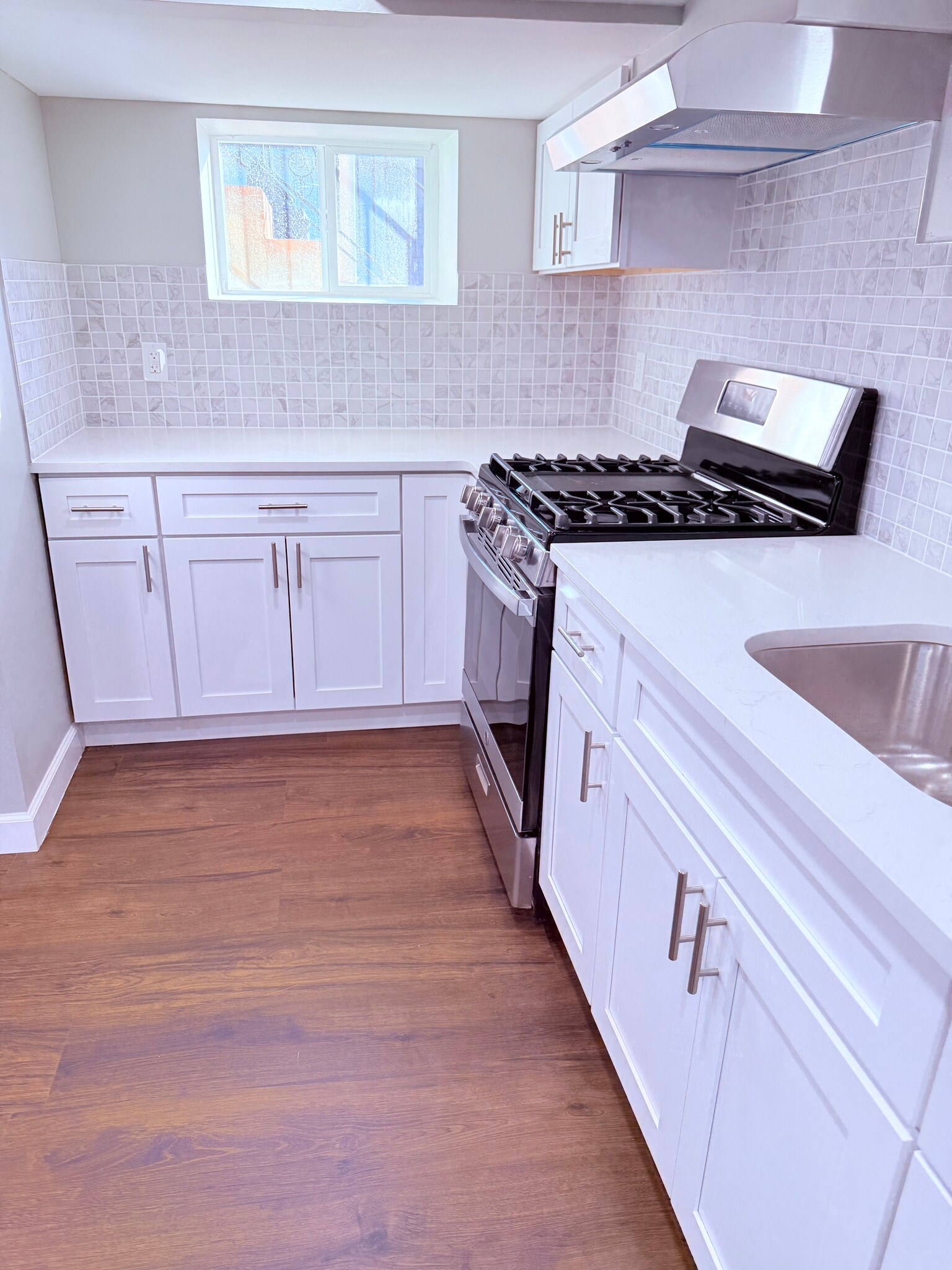 Building Photo - 692 Day Ave