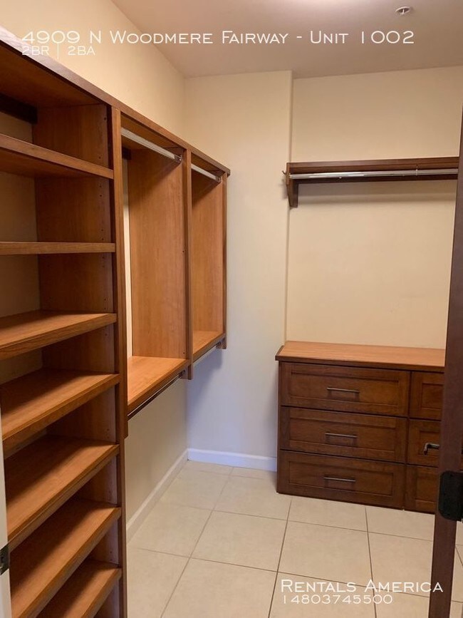 Building Photo - MOVE IN SPECIAL