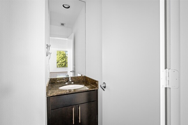 Building Photo - 2924 Cline St