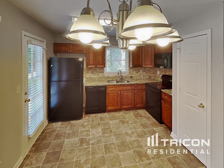 Building Photo - 1753 Independence Dr