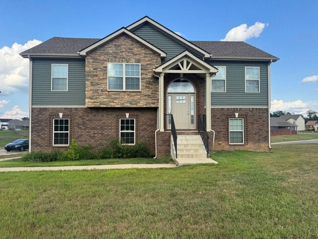 Primary Photo - Stunning 4-Bedroom, 3-Bathroom Home – A Mu...
