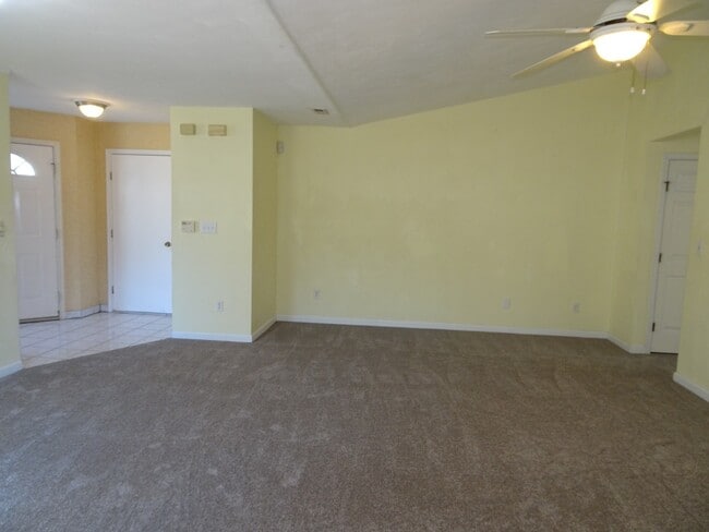 Building Photo - Single Family Ranch in Fawn Lake Newport N...