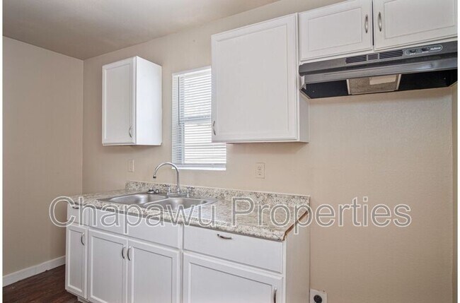 Building Photo - 526 Cooper St