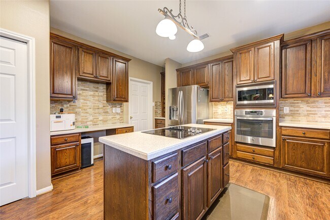 Building Photo - 3211 Hickory Grove Ln