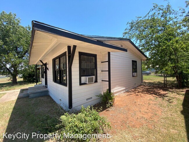 Building Photo - 3 br, 1 bath House - 1433 N Mockingbird Ln