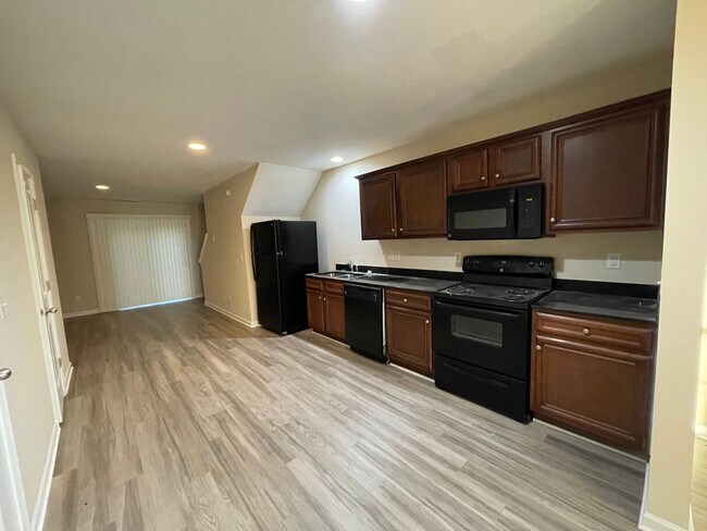 Building Photo - 3bd/2.5ba Townhouse in Northeast Columbia COMING IN JULY