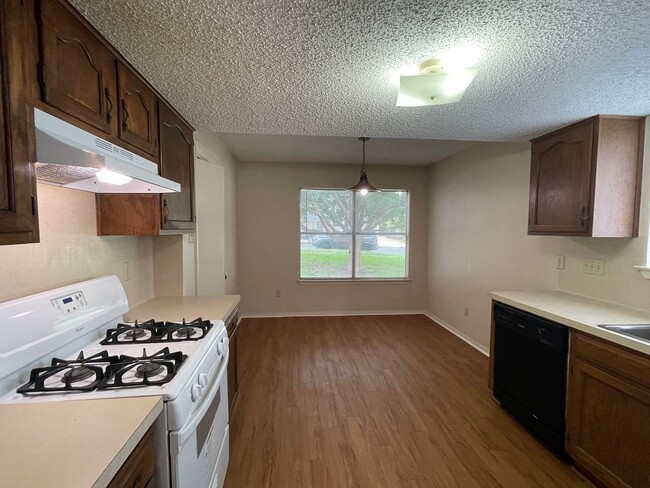 Building Photo - EXEMPLARY ROUND ROCK ISD - NO CARPET - FAN...