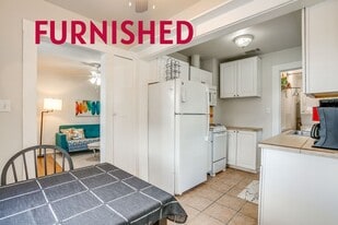 Building Photo - 1600 Belle Pl