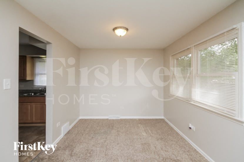 Building Photo - 438 E 191st Pl