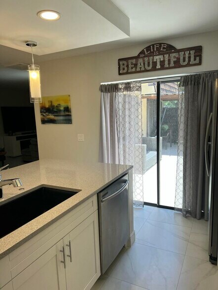 Building Photo - 2101 21st Ln