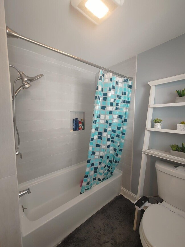 Building Photo - 182 Plaistow Rd