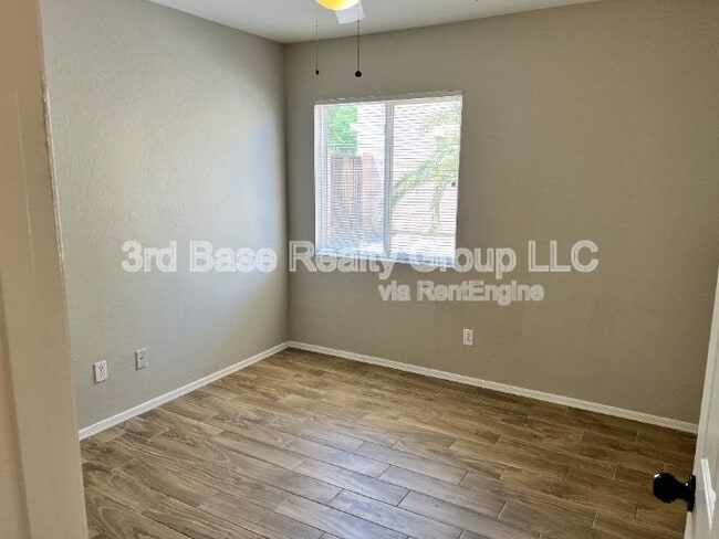 Building Photo - 724 S 223rd Ln