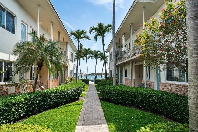 Building Photo - 1130 Venetian Way