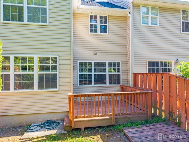 Building Photo - 12 Scarlet Oak Dr
