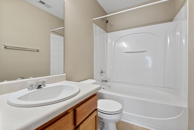 Building Photo - 135 Bellfare Dr