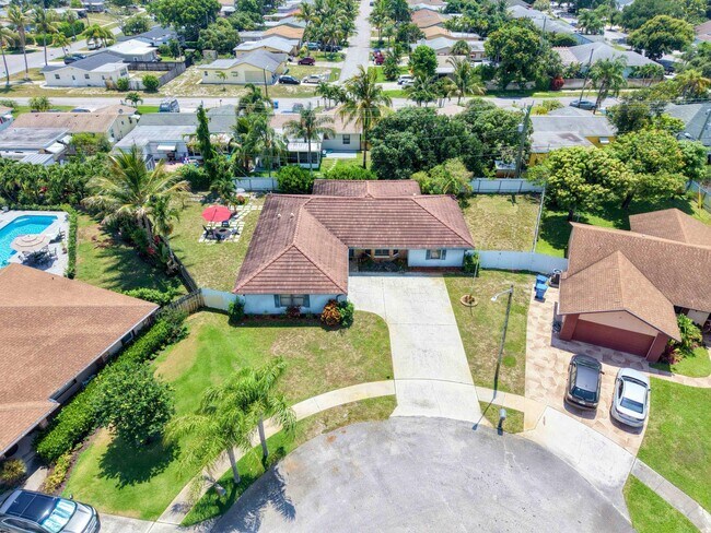 Building Photo - 1127 Sea Pines Way