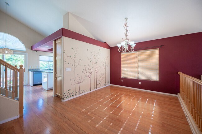 Building Photo - Silverado Ranch - Cul-de-sac.  Downstairs Bedroom and Bathroom