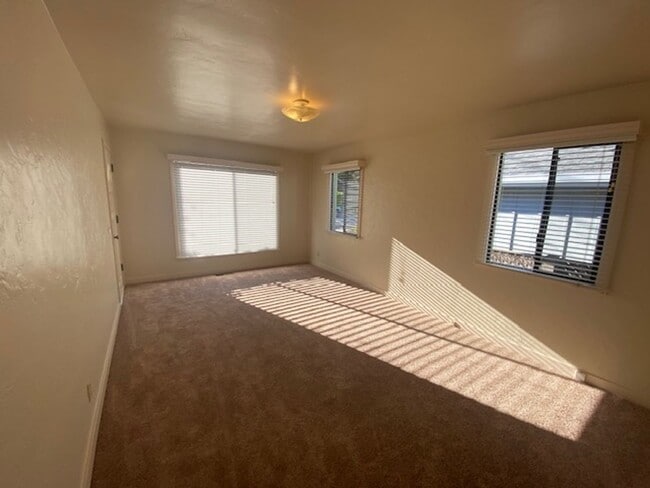 Building Photo - Cozy Monterey Home!