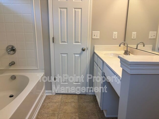 Building Photo - 3833 Fircrest Dr