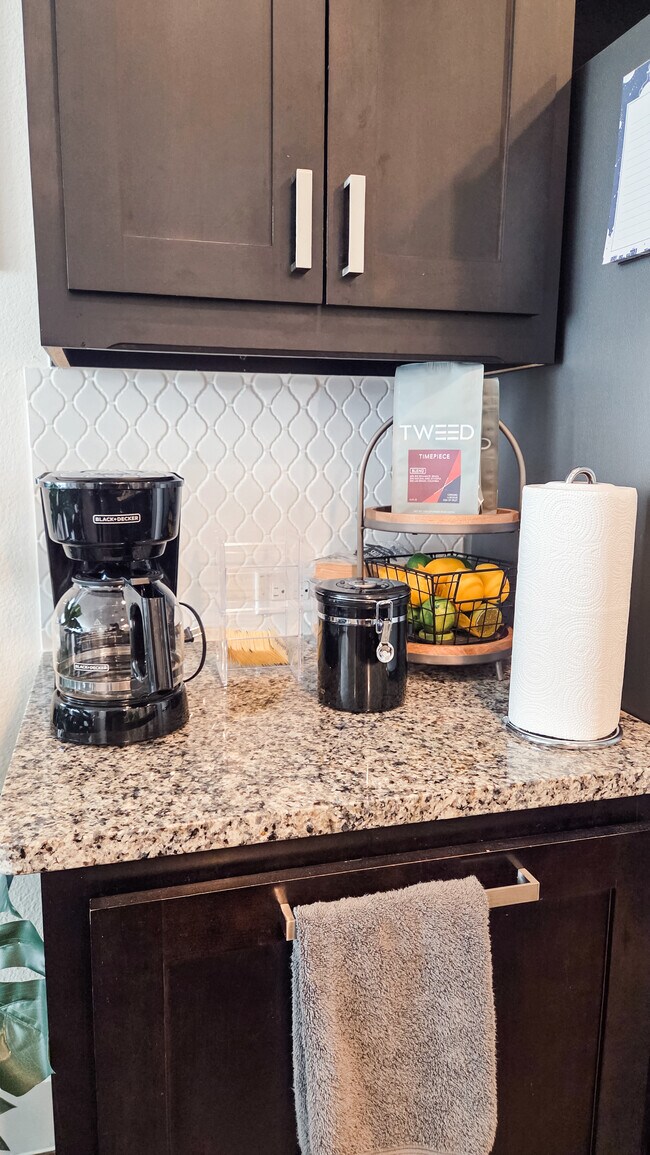 Building Photo - 7859 Verona Pl