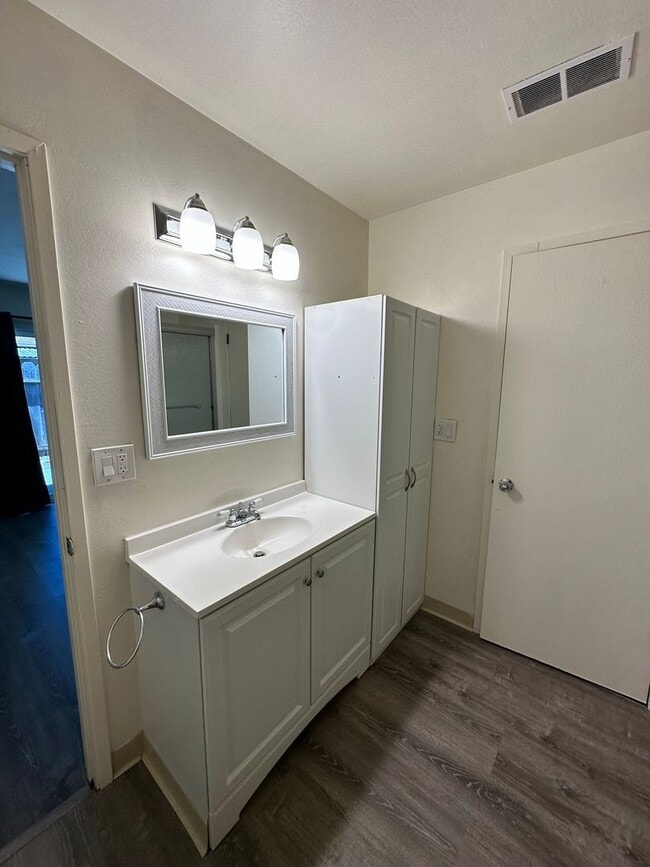 Building Photo - 3985 Dunhill St
