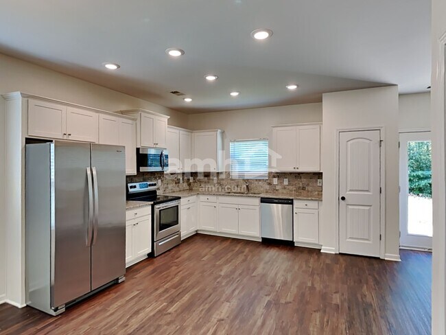 Building Photo - 306 Stable View Loop