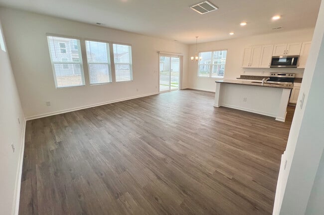 Building Photo - 1649 Stanley St