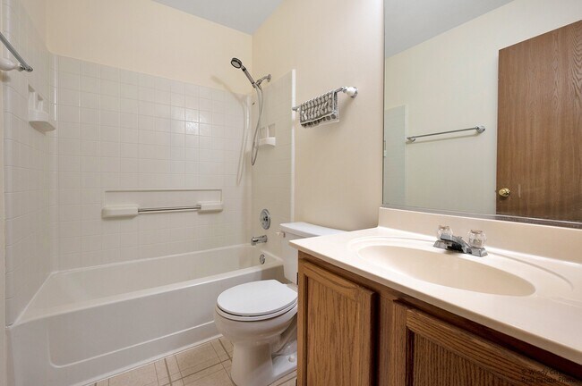 Building Photo - 2811 Odlum Dr