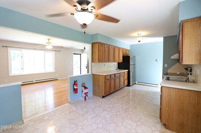Building Photo - 709 Marys Dr