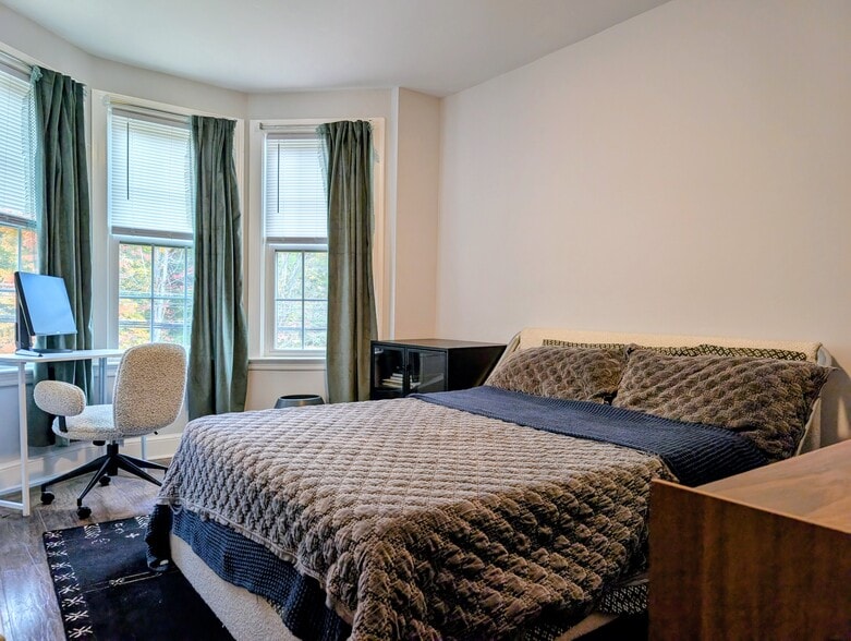 Building Photo - 156 Mercer St