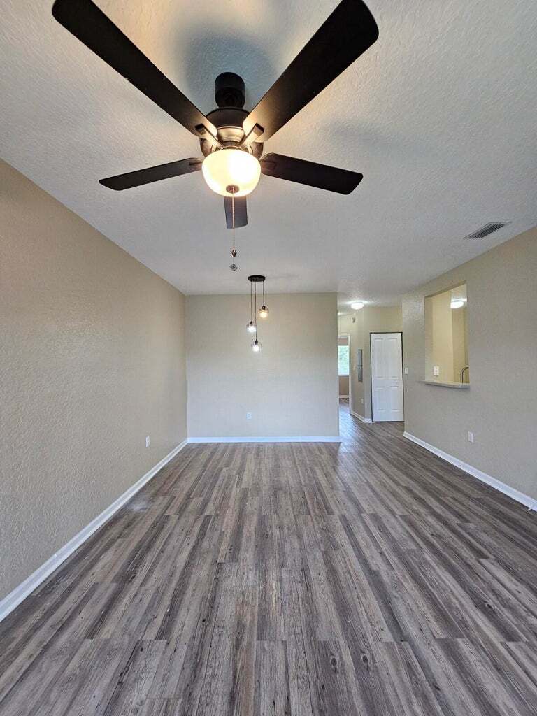 Building Photo - 1063 Golden Lakes Blvd