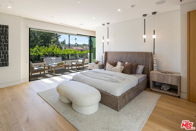 Building Photo - 14822 Hesby St