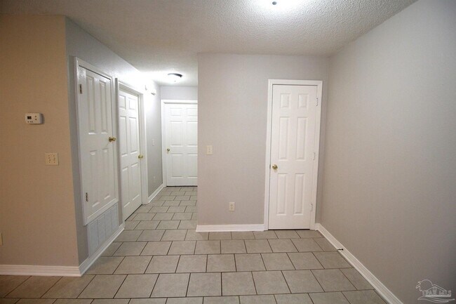 Building Photo - 7135 Pearson Rd