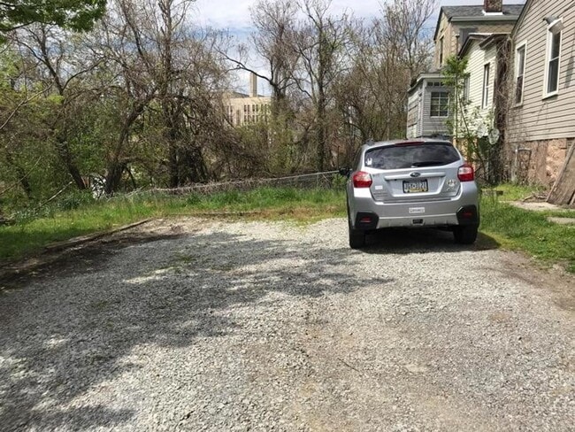 Building Photo - Available July 2026 - 4 Bedroom Home w/ Off-street Parking and Spacious Deck!